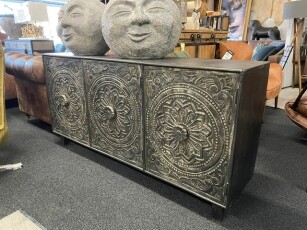 Mokana Furniture Anrichte Carving