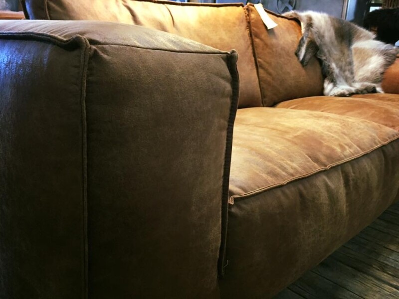Modernes Sofa New York in Stoff oder Leder.
