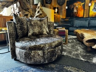 Sfeervolle loveseat La Lord in luxe Panther-Stoff 