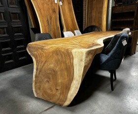 Mokana Furniture Baumstammtisch Suarholz uniek 2